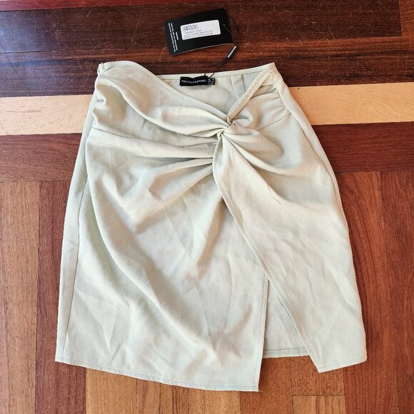 NWT PrettyLittleThing Sage Green Twist Front Split Leg Mini Skirt Size 6 - Picture 4 of 12